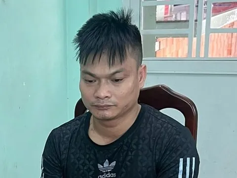 Tạm giữ đối tượng gây rối, đập phá ô tô sau va chạm giao thông