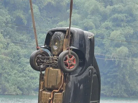 Danh tính người đàn ông tử vong trong ô tô tại khu vực lòng hồ sông Đà