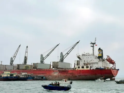 Quảng Ninh: Tìm thấy 2 nạn nhân mất tích trong vụ chìm tàu ở vịnh Bái Tử Long