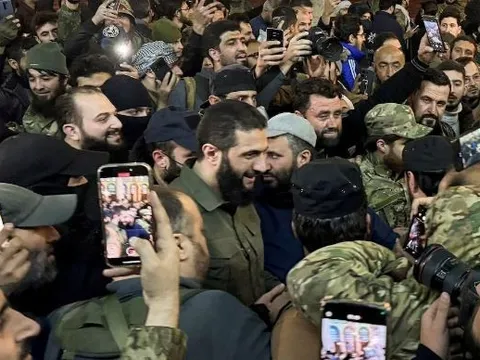 Phiến quân Syria lật đổ chính phủ, ông Assad tạm di chuyển tới Nga trong khi Trung Đông rung chuyển