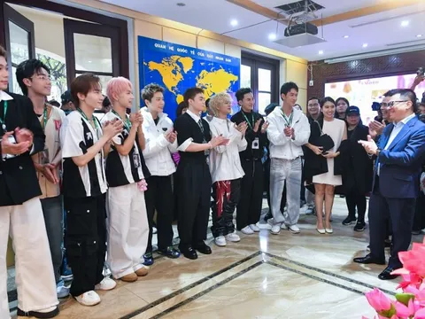 Các “Anh trai say hi” thăm báo Nhân Dân, tìm hiểu về báo chí Cách mạng Việt Nam