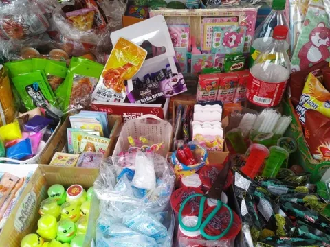 Đảm bảo an toàn đối với thực phẩm bày bán trước cổng trường học