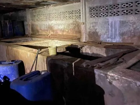 Phát hiện 5 thi thể trong bể ủ mắm