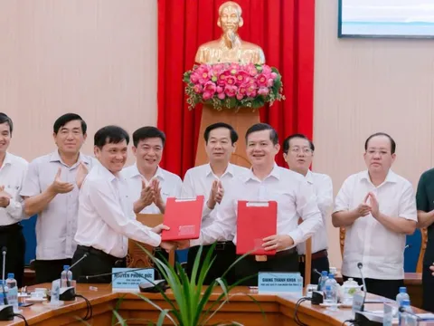 EVNSPC ký kết thực hiện 4 công trình cấp điện cho các đảo của tỉnh Kiên Giang