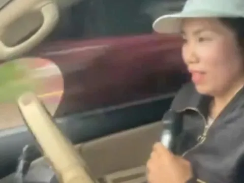 Danh tính nữ tài xế vừa lái xe vừa cầm mic hát karaoke gây bức xúc dư luận