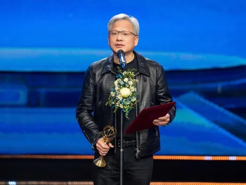 Thấy gì từ việc CEO NVIDIA chiến thắng Giải thưởng Chính VinFuture 2024?