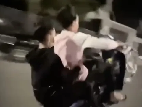 Xử lý nhóm thanh thiếu niên bốc đầu xe máy trên QL20