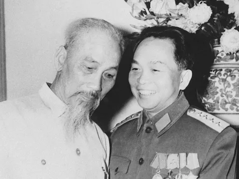 Giới thiệu hơn 300 hình ảnh, tài liệu về Quân đội anh hùng của dân tộc anh hùng