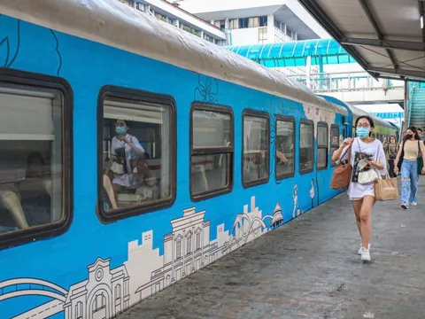 Đường sắt mở bán vé tháng 'không hạn chế lượt đi'