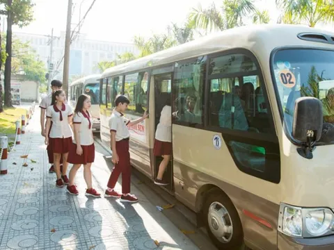 Từ 1/1/2025, xe ô tô kinh doanh chở trẻ em mầm non, học sinh phải sơn màu vàng đậm