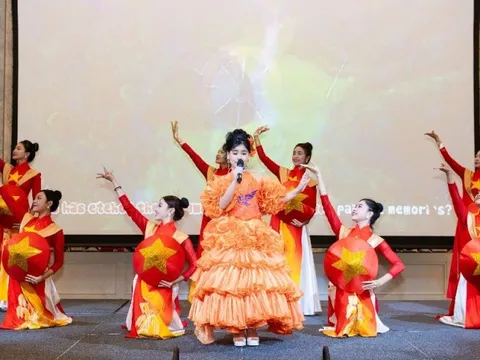 Phan Bảo Ngọc đạt giải thưởng Nghệ sĩ trẻ dẫn chương trình và ca sĩ trẻ xuất sắc Châu Á