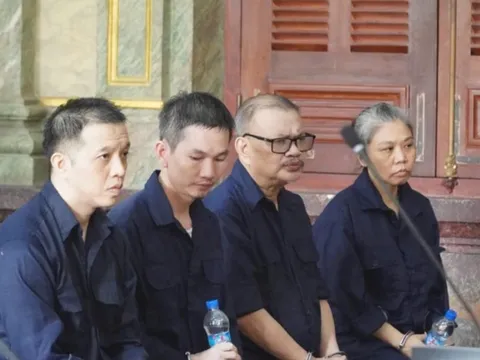 Tuyên án 8 bị cáo trong vụ biến tài sản công thành tài sản tư
