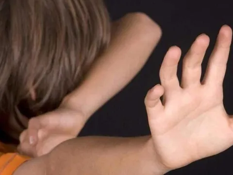 Điều tra vụ cháu bé 11 tuổi bị bạo hành ở Hà Nội