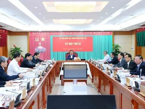 Bộ Chính trị xem xét, thi hành kỷ luật ông Nguyễn Xuân Phúc