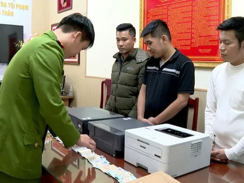 Bắt 3 đối tượng làm giả căn cước công dân