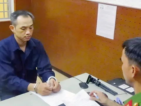 Khởi tố, bắt tạm giam kẻ hành hung, đạp vào mặt cô gái tàn nhẫn sau va chạm giao thông