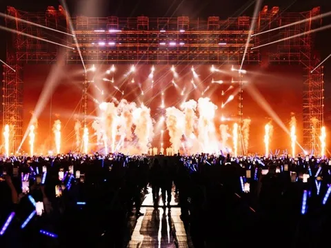 Anh Trai “say hi” Hà Nội Concert 3,4- sản phẩm văn hóa Việt không kém các show diễn quốc tế