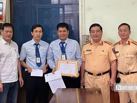 Phá vụ vận chuyển ma túy lớn nhờ nhân viên xe khách phát hiện bất thường ở thùng hàng "cá khô"
