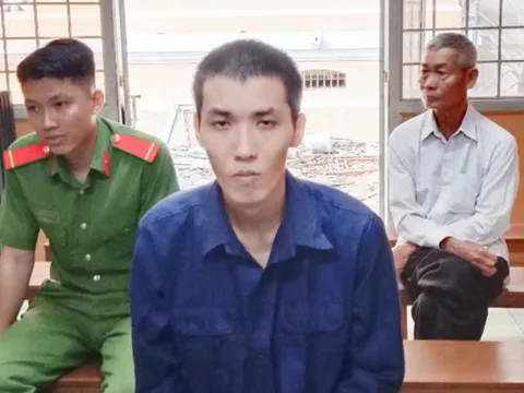 Con trai khiến cha suýt chết vì nghĩ cha "cài thiết bị công nghệ cao" vào não để hại mình