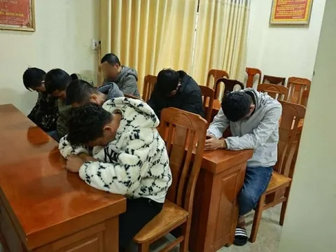 Bắt quả tang 6 đối tượng đang đánh bạc bằng hình thức binh xập xám