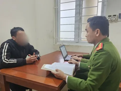 Bắt đối tượng nhặt được thẻ ATM rồi nhờ người rút tiền tiêu xài