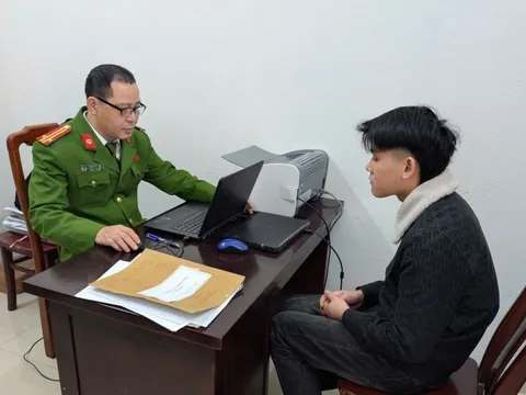 Công an triệu tập nam sinh đánh bạn học gục ngã dưới đường