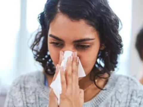 Ẩu đả vì tranh chấp đất đai, người phụ nữ bị cháu trai cắt mũi