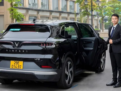 Tỷ phú Phạm Nhật Vượng dừng dịch vụ taxi bằng xe VinFast VF 8