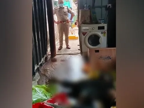 Mở bưu kiện, người phụ nữ liền báo cảnh sát khi thấy thứ bên trong