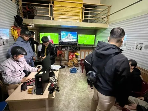 Triệt xoá nhiều tụ điểm cá độ bóng đá "núp bóng" quán cà phê ở Huế
