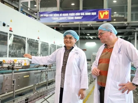 Ngụp lặn trong thua lỗ, Đường Man lại lĩnh thêm án phạt vì "ém" thông tin