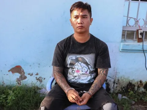 Bắt đối tượng vận chuyển ma túy có súng trên xe ô tô