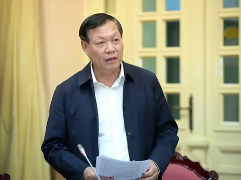 Thứ trưởng Bộ Y tế: Người bị bệnh ung thư, sao còn bắt đi xin giấy chuyển viện?