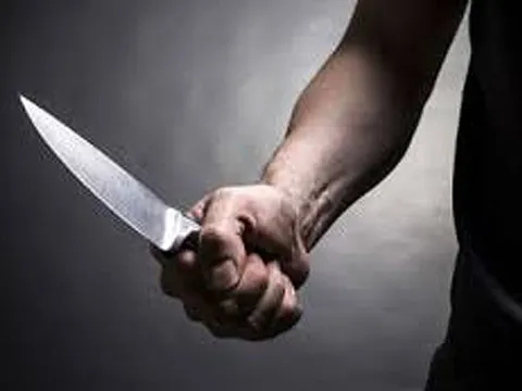 Hối hận muộn màng của người đàn ông dùng dao nhọn “nói chuyện” với bạn nhậu