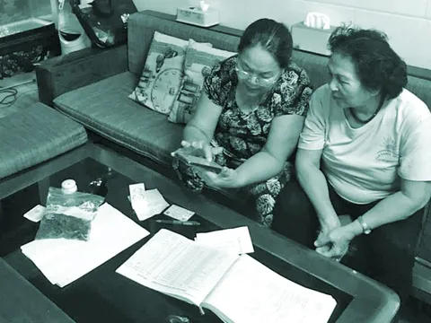 Nữ cán bộ U70 hăng say chuyển đổi số