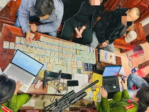 Triệt phá đường dây cho vay nặng lãi, tàng trữ súng