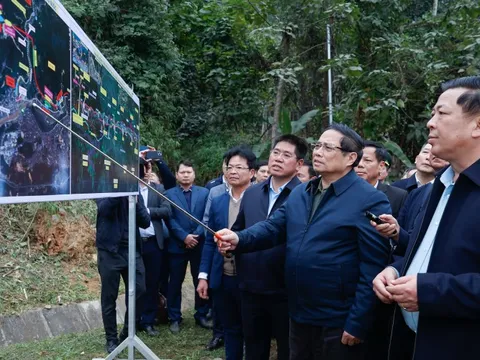 Thủ tướng yêu cầu trình Quốc hội dự án đường sắt Lào Cai-Hà Nội-Hải Phòng trong tháng 2