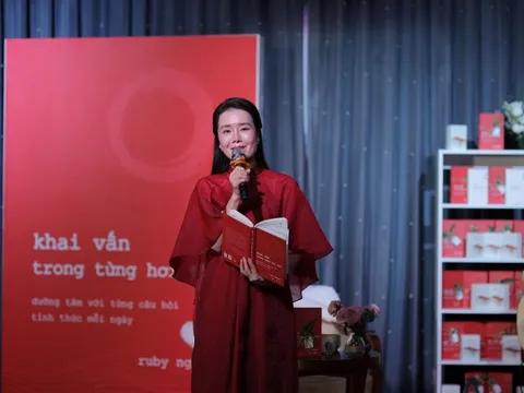 Khai vấn trong từng hơi thở”: Cẩm nang cho những nhà khai vấn tỉnh thức, “dưỡng mình để giúp đời”