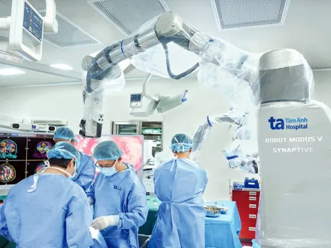 100 ca mổ não và tuỷ sống bằng Robot AI duy nhất tại Việt Nam