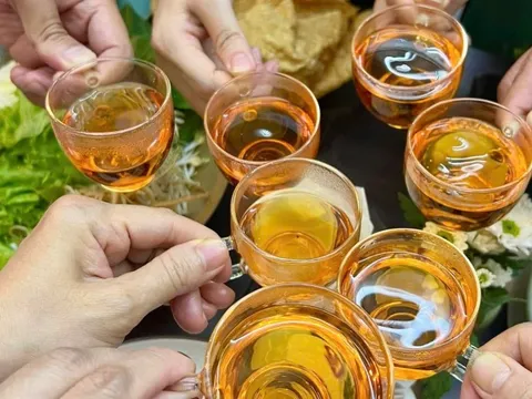 Tin tức Đời sống 23/12: Khuyến cáo các dấu hiệu ngộ độc rượu