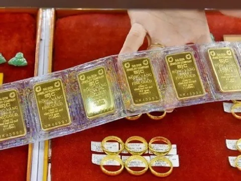 Giá vàng 23/12: Vàng trong nước bật tăng