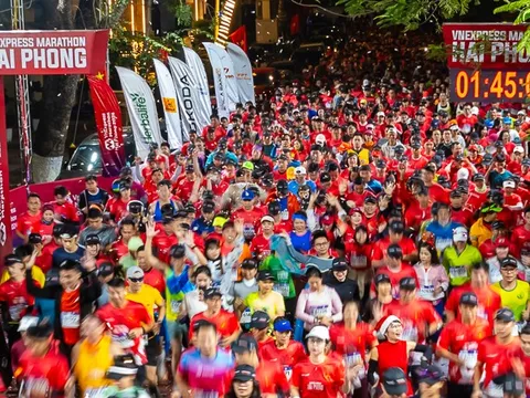Giải chạy VnExpress Marathon Hải Phòng thu hút 10.000 người tham gia