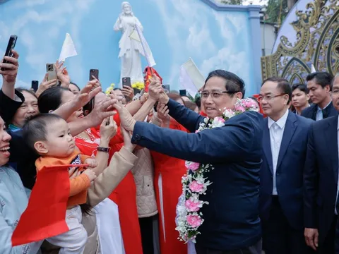 Thủ tướng chúc mừng Giáng sinh tại Giáo xứ Lào Cai