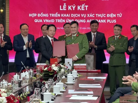 Ký kết triển khai dịch vụ xác thực điện tử qua VneID trên ứng dụng Agribank Plus