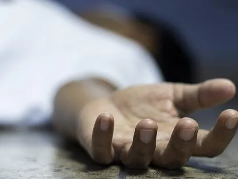 Mẹ không mua điện thoại mới, cậu bé 15 tuổi treo cổ tự tử