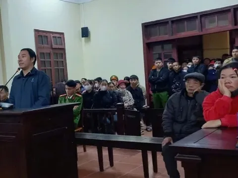 Phút bồng bột khiến 8X "đời đầu" trả giá đắt