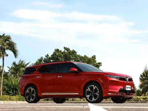 VinFast VF 9 tăng sức hút dịp cuối năm nhờ loạt ưu đãi lên đời “xe sang, giá tốt”