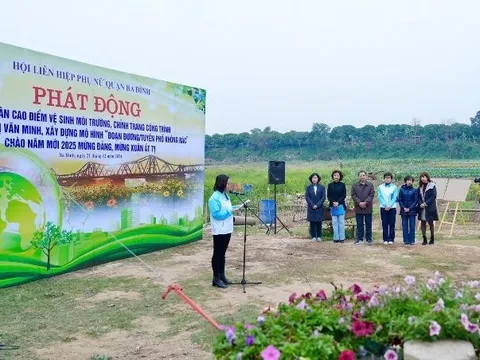 Hội LHPN quận Ba Đình: Ra quân vệ sinh môi trường, xây dựng “Đoạn đường, tuyến phố không rác”