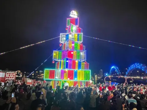 Rộn ràng không khí Giáng sinh trên cả nước