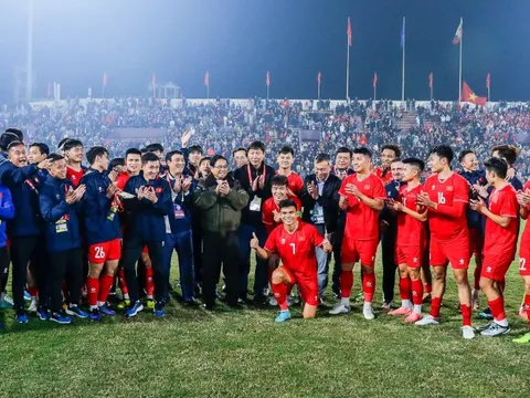 Thủ tướng chia vui, chúc mừng chiến thắng của đội tuyển Việt Nam